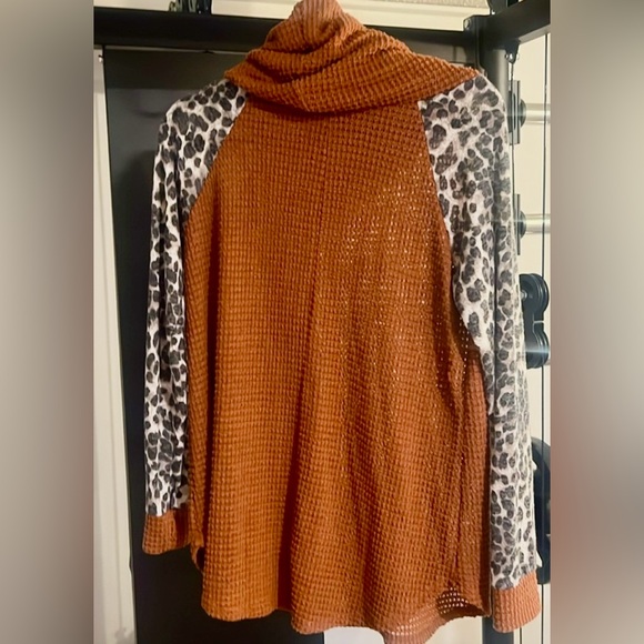 My Story Waffle Knit Top with Cheetah Sleeves Medium - Picture 3 of 3